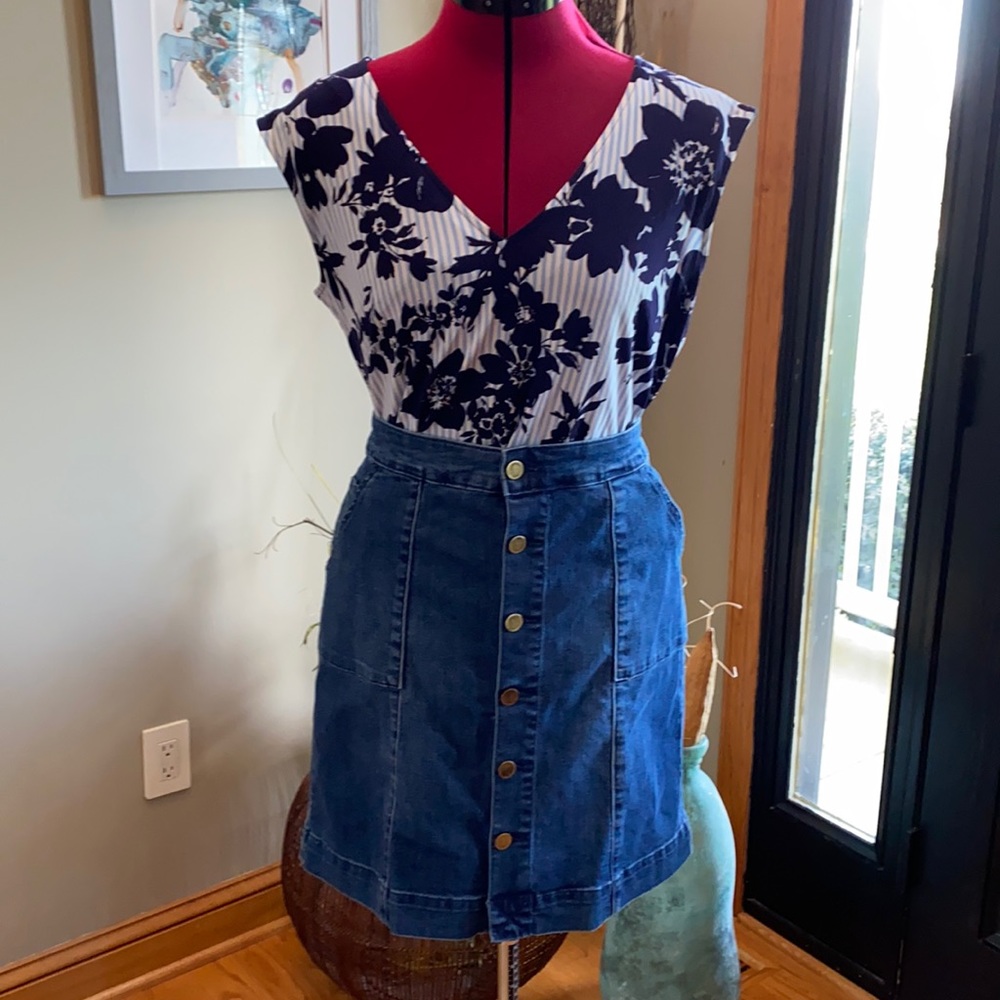 Anne Klein Jean skirt. Size 10